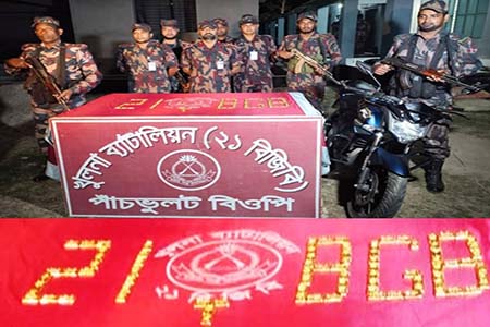 শার্শা সীমান্তে ৮২ টি স্বর্নবার আটক