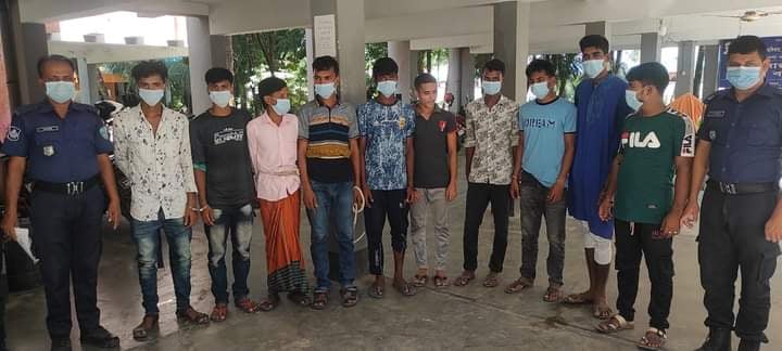 নোয়াখালীতে আইপিএল জুয়ার আসর থেকে ১০ জুয়াড়ি গ্রেফতার