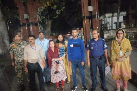 বেনাপোল সীমান্ত দিয়ে ট্রাভেল পারমিটে ভারত থেকে ফিরলেন একই পরিবারের ৩ বাংলাদেশি