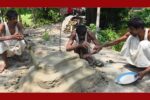 ক্ষুধা লাগলে মায়ের চিতায় প্লেট নিয়ে ছুটে যান তিন ভাই