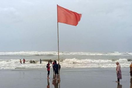 সাগরে লঘুচাপ, সমুদ্রবন্দরে ৩ নম্বর সতর্কসংকেত