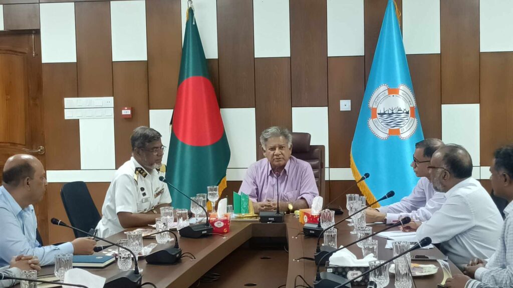 বাংলাদেশ স্থলবন্দর কর্তৃপক্ষ ও নৌ পরিবহন অধিদপ্তর পরিদর্শন করলেন উপদেষ্টা এম সাখাওয়াত হোসেন