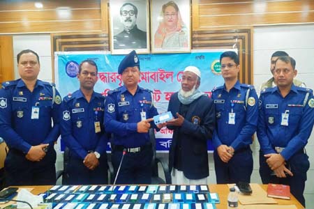 বরিশালে হারানো ও চুরি হওয়া ৫১ মোবাইল ফোন উদ্ধার