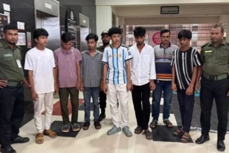 নারী শিক্ষার্থীদের গোপনে ভিডিও ধারণের অভিযোগে ৬ শিক্ষার্থী আটক