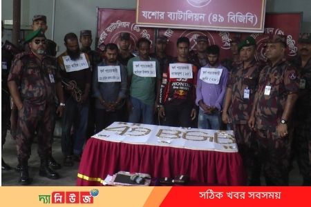 যশোরে ১৩৫ পিস স্বর্ণের বারসহ ৬ জন আটক