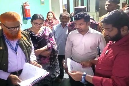 ঝিকরগাছায় ভ্রাম্যমাণ আদালতের অভিযান; প্রতিষ্ঠানসহ দু’জনকে জরিমানা