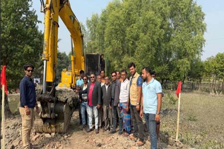 পাইকগাছার আমুরকাটা দিঘা সড়ক উন্নয়ন কাজের উদ্বোধন 