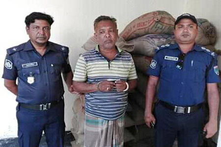আশাশুনিতে ২৬ বস্তা সরকারি চাউলসহ ডিলার মুজিবর গ্রেফতার