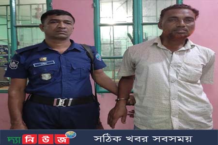 পায়ুপথে টর্চলাইট ঢুকিয়ে নির্যাতন