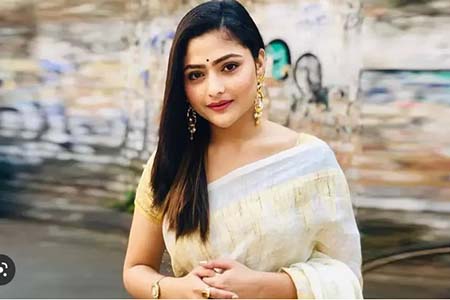 মাত্র ২৪ বছর বয়সেই চলে গেল অভিনেত্রী ঐন্দ্রিলা শর্মা