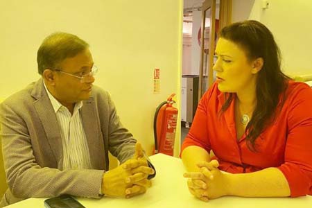 যুক্তরাজ্য পার্লামেন্টের পররাষ্ট্র বিষয়ক কমিটির প্রথম নারী সভাপতি এলিসিয়া কিয়ার্নস