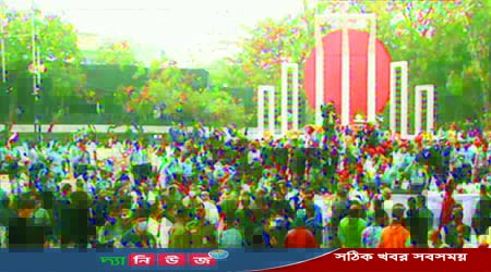 শহীদ মিনারে মানুষের ঢল