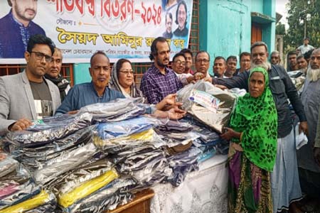 আমিনুর রহমান বাবুর শীতবস্ত্র বিতরণ