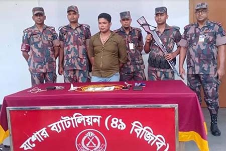 বেনাপোল সিমান্ত থেকে ১০ পিচ স্বর্ণেবারসহ আটক ১