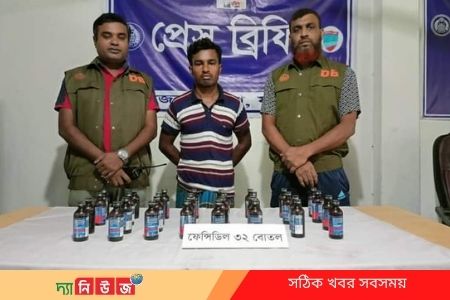 ডিবির অভিযানে ফেনসিডিলসহ গ্রেফতার -১