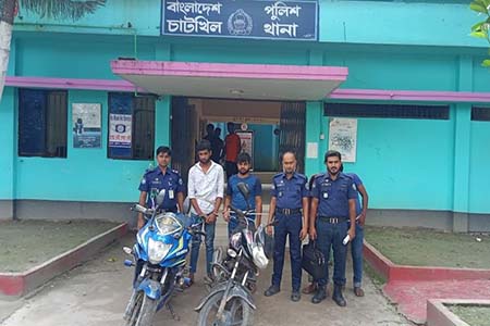 চোরাই মোটরসাইকেলসহ গ্রেফতার ২