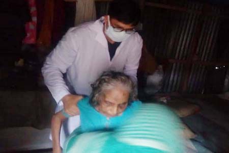 অসুস্থ মায়ের দায়িত্ব