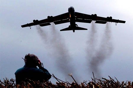 https://thenewse.com/wp-content/uploads/B-52-bomber.jpg