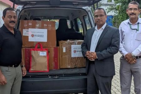 আসামের বন্যার্তদের জন্য বাংলাদেশ হাইকমিশনের ত্রাণ সহায়তা