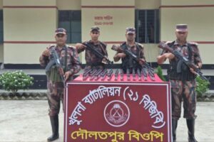 বেনাপোল দৌলতপুর সিমান্ত থেকে ১১১ বোতল ভারতীয় নেশা জাতীয় সিরাপ উদ্ধার