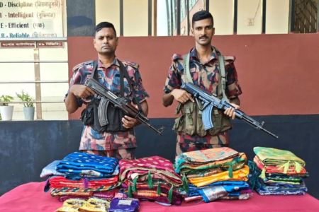 বেনাপোলে বিজিবি অভিযানে চোরাচালানী মালামাল আটক