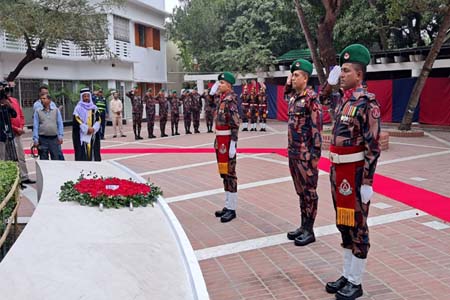 টুঙ্গিপাড়ায় জাতির পিতার সমাধিতে নবনিযুক্ত বিজিবি মহাপরিচালকের শ্রদ্ধা নিবেদন