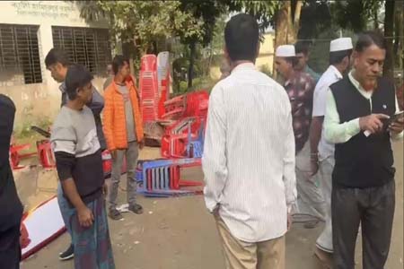 বরকত উল্লাহ বুলুর নির্বাচনী কমিটির সভায় হামলা