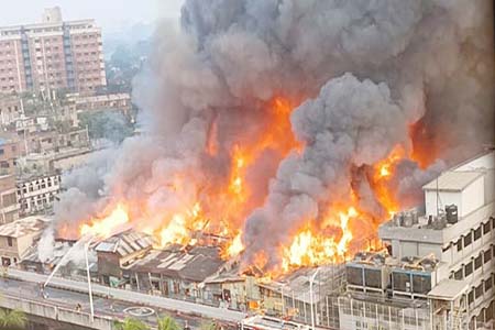 বঙ্গবাজার মার্কেটে অগ্নিকাণ্ড