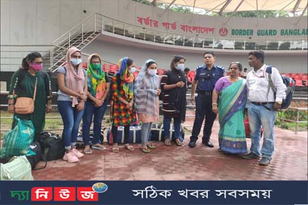 বেনাপোল দিয়ে দেশে ফিরেছে ভারতে পাচার হওয়া ৬ নারী
