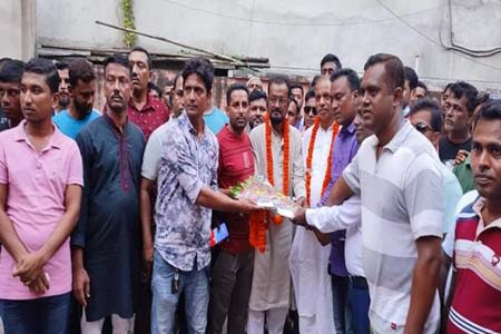 শার্শায় সেচ্ছাসেবক দলের নেতাদের ফুলের মালা পরিয়ে বরণ করে নিল পৌর বিএনপি