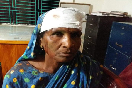 ত্রান বিতরণে সংঘর্ষ