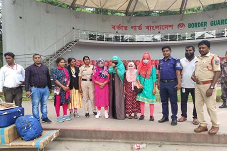 ভারতে পাচার ৪ নারীকে ৩ বছর পর বেনাপোলে হস্তান্তর