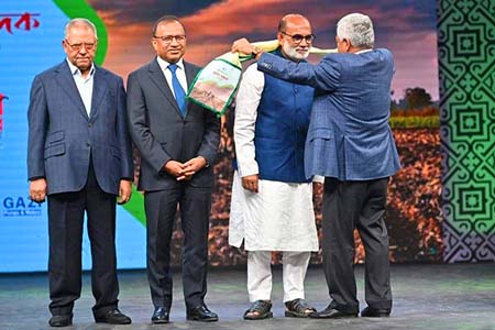 মৎস্য ও প্রাণিসম্পদ খাতে বিশেষ অবদানের জন্য আজীবন সম্মাননা পেলেন মৎস্য ও প্রাণিসম্পদমন্ত্রী