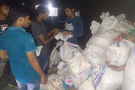 বেগমগঞ্জে সাদারী মানবিক সংঘের উদ্যোগে ১৮০ পরিবারের মাঝে ত্রাণ বিতরণ