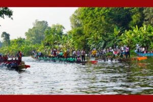 কোটালীপাড়ায় বিশ্বকর্মা পূজা উপলক্ষে আনন্দমুখর পরিবেশে নৌকাবাইচ অনুষ্ঠিত