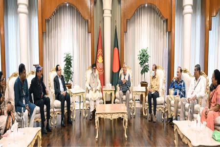 সনাতন ধর্মীয় নেতৃবৃন্দের সঙ্গে প্রধান উপদেষ্টার বৈঠক