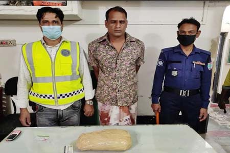 বেনাপোল সীমান্তে গাঁজা সহ মাদক ব্যবসায়ী আটক 