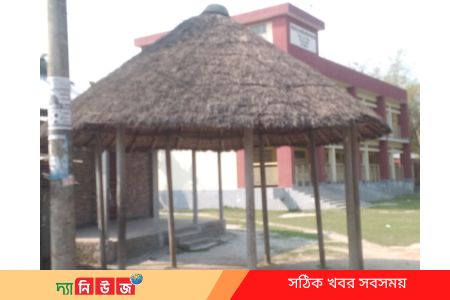ছনের ছাউনির ঘর 