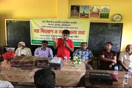 পূজারীদের মাঝে বস্ত্র বিতরণ