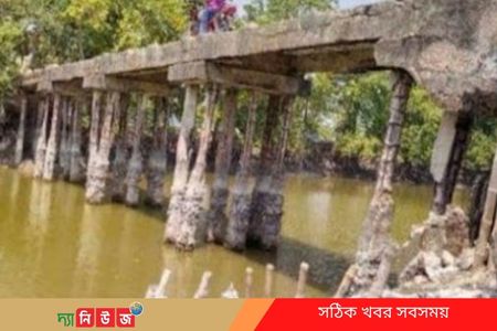 পাইকগাছার সোলাদানা ইউনিয়নে মরা কুচিয়া নদীর উপর ঝুঁকিপূর্ণ ব্রীজ -দূর্ঘটনার আশংখা