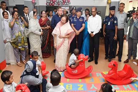 কর্মজীবী মায়েদের নিশ্চিন্ত কর্মক্ষেত্রের সুযোগ সৃষ্টি করছে ডে-কেয়ার সেন্টার -ফজিলাতুন নেসা ইন্দিরা