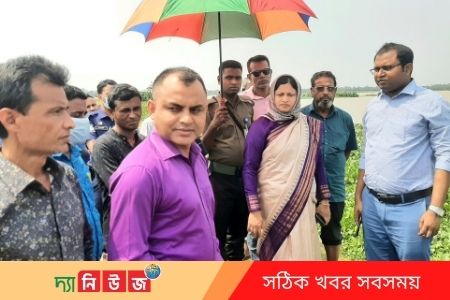 ভেরীবাঁধ পরিদর্শনে জেলা প্রশাসক