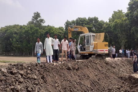 সালথায় উন্নয়নমূলক কাজ পরিদর্শন করেন উপজেলা চেয়ারম্যান