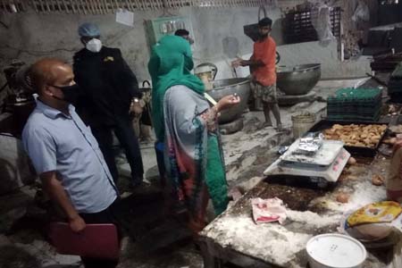 র্যাব-১৩ ও ভোক্তা অধিকার সংরক্ষণ এর পরিচালনায় চার প্রতিষ্ঠানকে জারিমানা