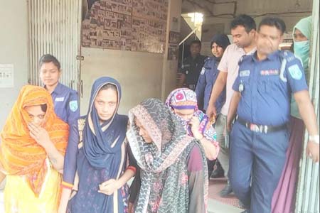 দিনাজপুরে দেহ ব্যবসা ও মানবপাচারের অভিযোগে আটক ৪ নারী