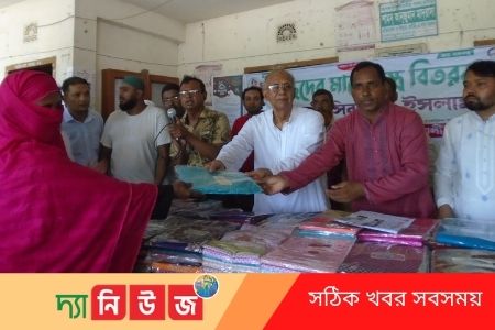 ঈদুল ফিতর উপলক্ষে দুঃস্থদের মাঝে বস্ত্র বিতরন