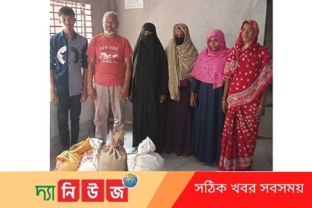 অসহায় মানুষের মাঝে খাদ্য দান