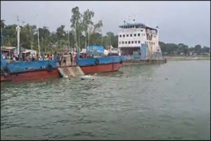 যাত্রী নিরাপত্তা নির্দেশনা মেনে চলায় ফেরিঘাট দুর্ঘটনায় প্রাণরক্ষা