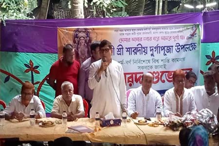 পুজামন্ডপ পরিদর্শনে নৌকায় ভোট দেওয়ার আহ্বান জানালেন ডঃ মোহাম্মদ ফারুক