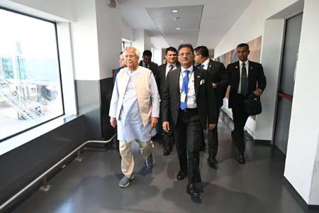 রোমে পৌঁছেছেন প্রধান উপদেষ্টা